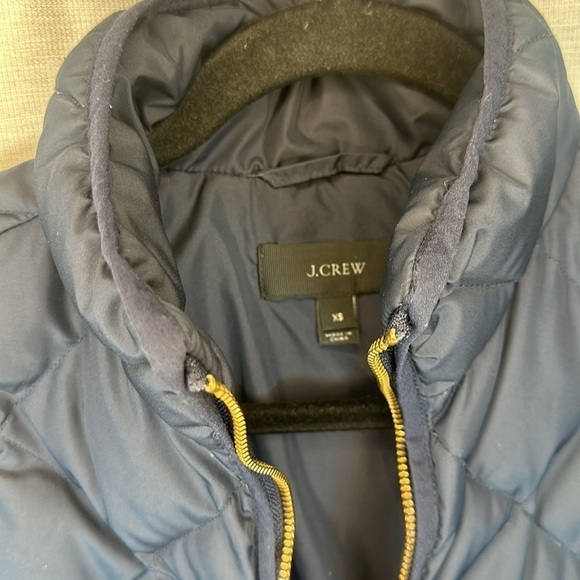 J.CREW DOWN VEST SIZE(XS) - Picture 4 of 5